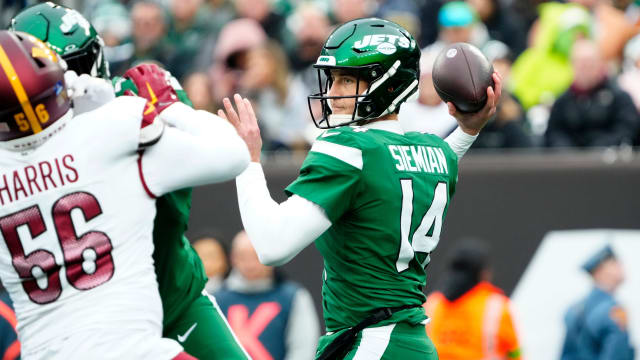 Jets' QB Trevor Siemian attempts a pass against Washington